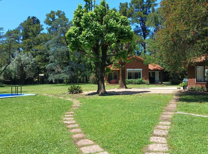Casa · 330m² · 5 Ambientes · 1 Cochera