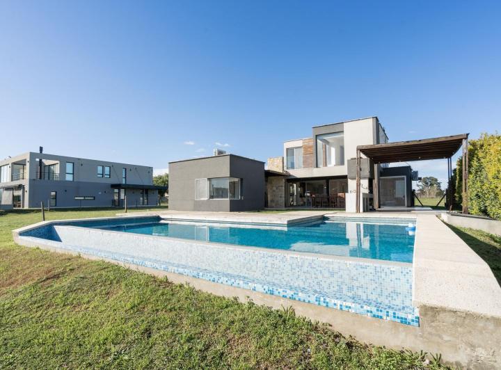 Casa · 164m² · 6 Ambientes · 2 Cocheras
