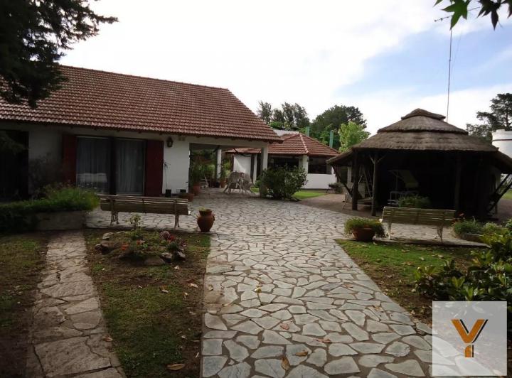 Casa · 383m² · 9 Ambientes