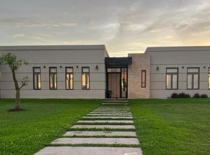Casa · 380m² · 5 Ambientes · 1 Cochera