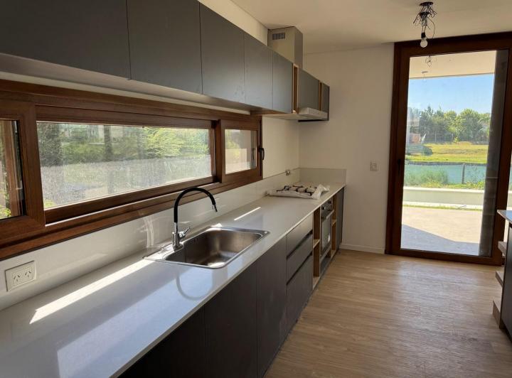 Casa · 252m² · 7 Ambientes · 1 Cochera