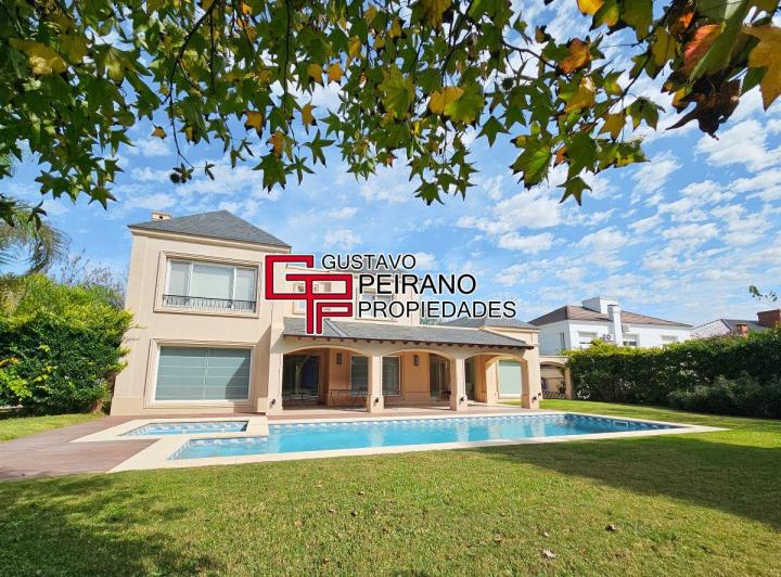 Casa · 300m² · 5 Ambientes · 2 Cocheras