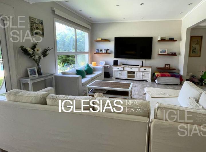 Casa · 330m² · 7 Ambientes · 2 Cocheras