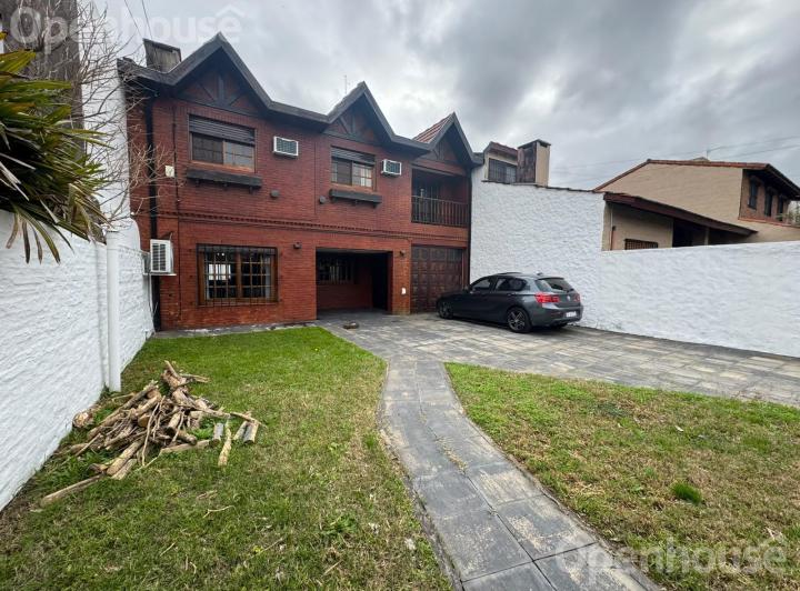 Casa · 400m² · 5 Ambientes · 4 Cocheras