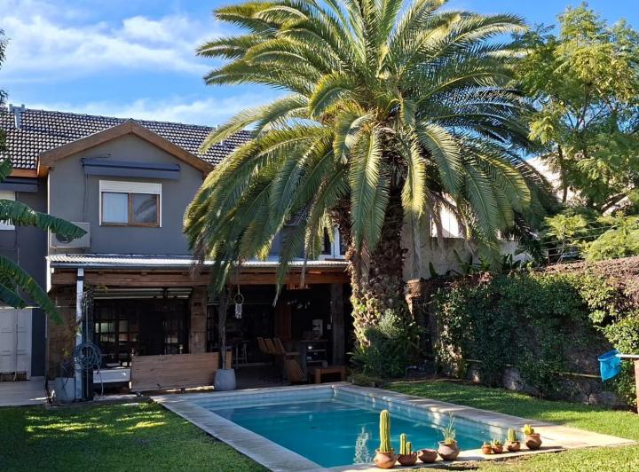 Casa · 304m² · 7 Ambientes · 2 Cocheras