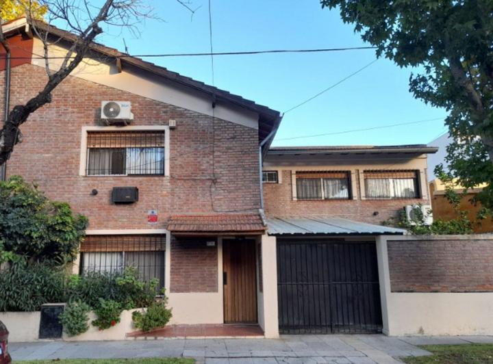 Casa · 130m² · 5 Ambientes · 1 Cochera