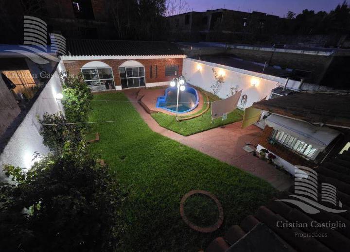 Casa · 214m² · 5 Ambientes · 2 Cocheras