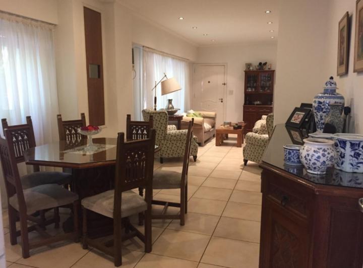 Casa · 320m² · 7 Ambientes · 2 Cocheras