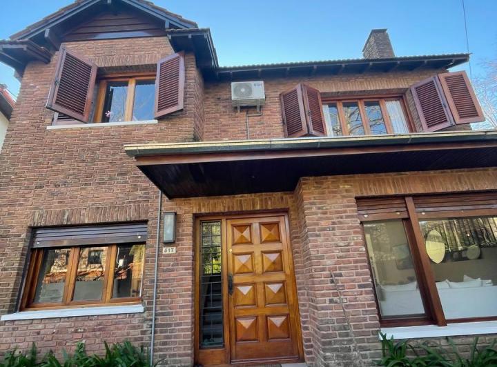 Casa · 190m² · 6 Ambientes · 2 Cocheras