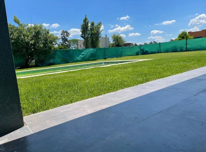 Casa · 200m² · 5 Ambientes · 1 Cochera