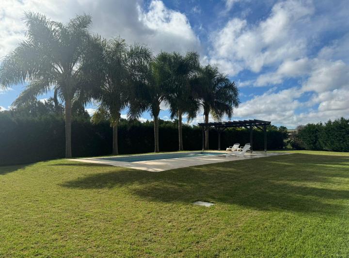 Casa · 350m² · 5 Ambientes · 2 Cocheras