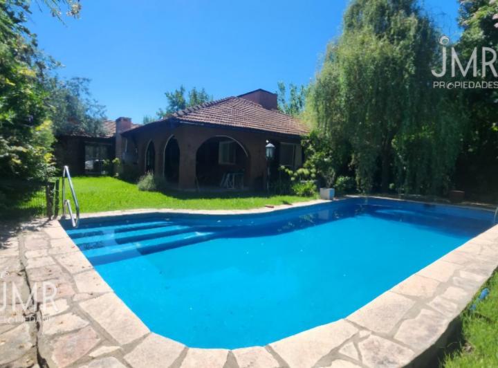 Casa · 156m² · 5 Ambientes · 4 Cocheras