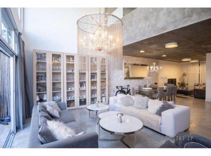 Casa · 450m² · 5 Ambientes · 1 Cochera