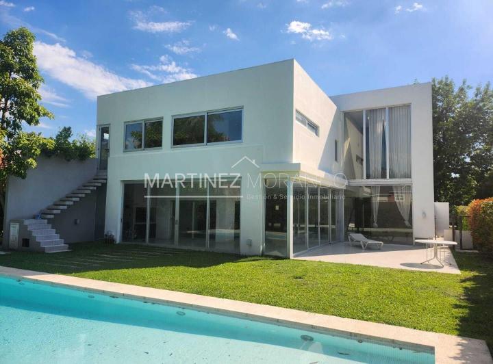 Casa · 420m² · 6 Ambientes · 2 Cocheras