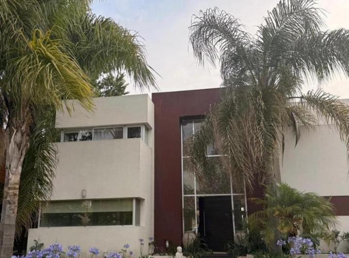 Casa · 327m² · 5 Ambientes
