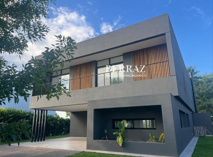 Casa · 199m² · 5 Ambientes · 2 Cocheras