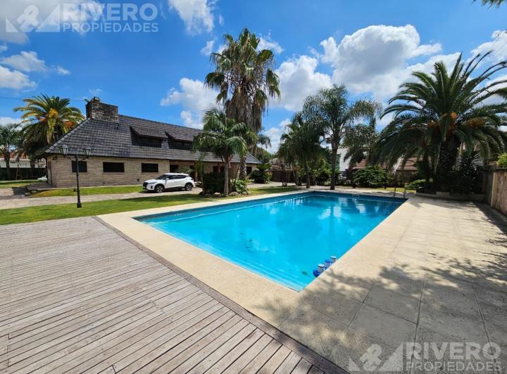 Casa · 433m² · 6 Ambientes · 5 Cocheras