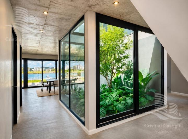 Casa · 286m² · 7 Ambientes · 4 Cocheras