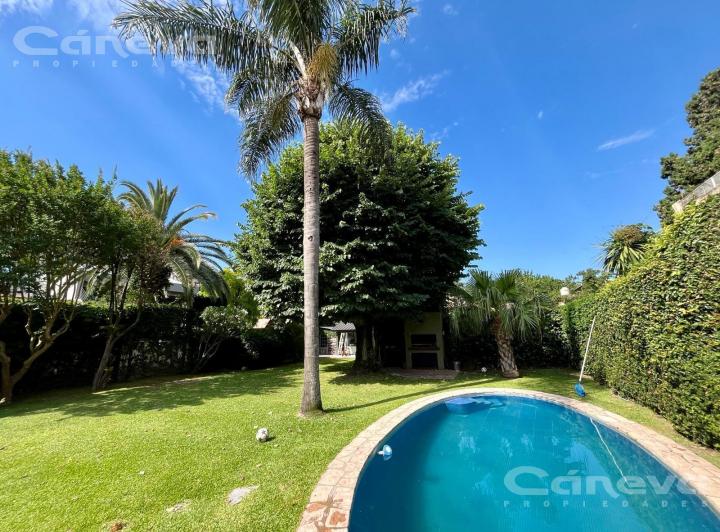 Casa · 237m² · 5 Ambientes · 2 Cocheras