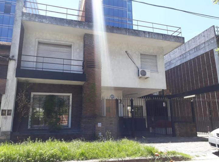 Casa · 195m² · 5 Ambientes · 3 Cocheras