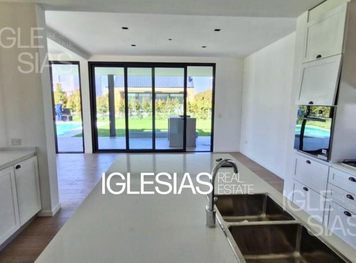 Casa · 213m² · 6 Ambientes
