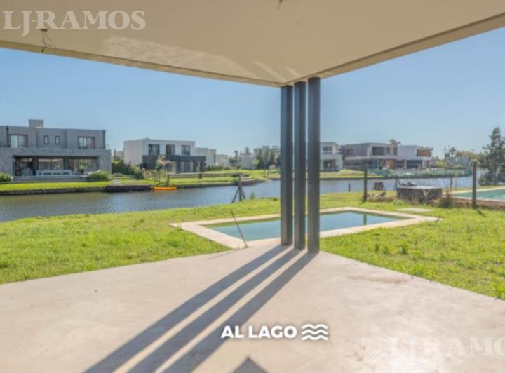 Casa · 226m² · 7 Ambientes · 2 Cocheras