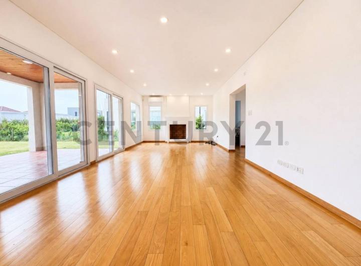 Casa · 200m² · 7 Ambientes