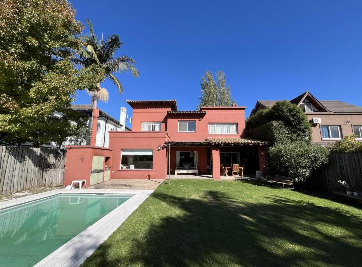 Casa · 202m² · 6 Ambientes · 3 Cocheras