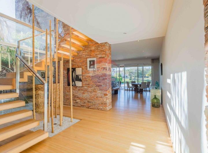 Casa · 403m² · 7 Ambientes · 4 Cocheras
