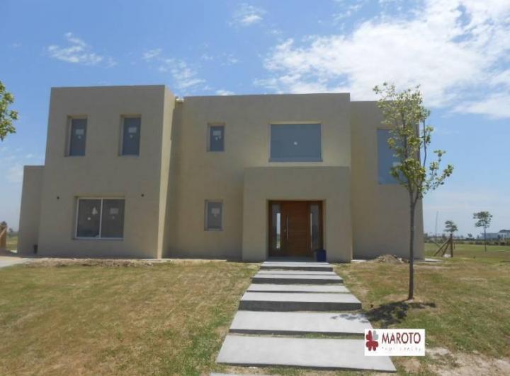 Casa · 200m² · 5 Ambientes · 2 Cocheras