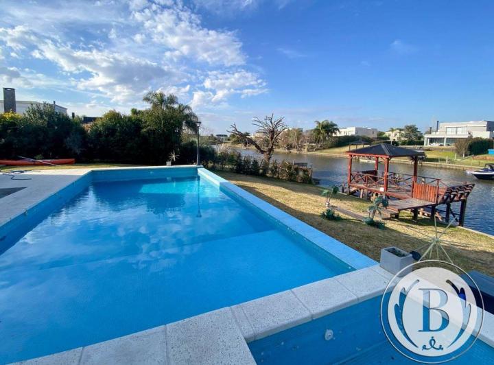 Casa · 401m² · 7 Ambientes · 2 Cocheras