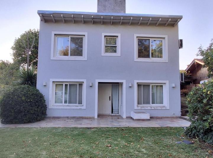 Casa · 120m² · 5 Ambientes · 2 Cocheras