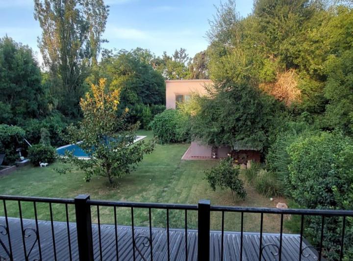 Casa · 275m² · 8 Ambientes · 1 Cochera