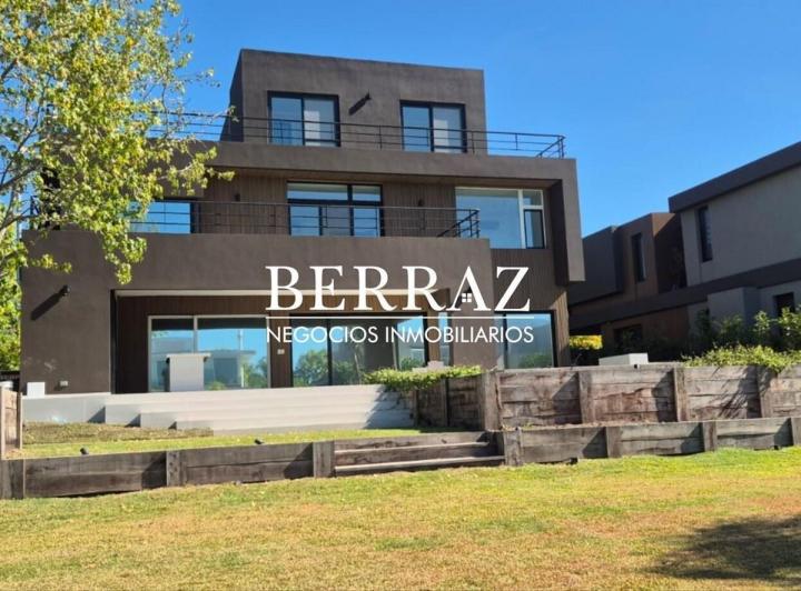 Casa · 378m² · 7 Ambientes · 2 Cocheras