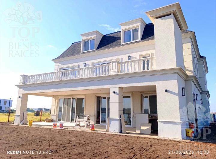 Casa · 470m² · 6 Ambientes · 1 Cochera