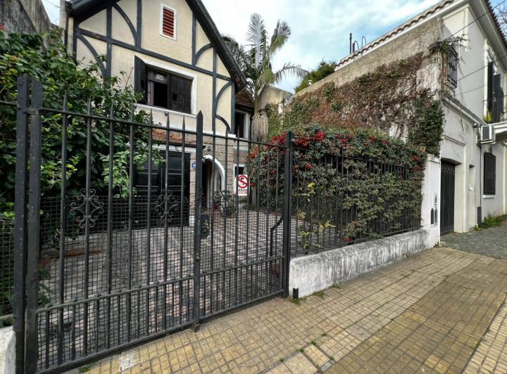 Casa · 179m² · 5 Ambientes · 2 Cocheras