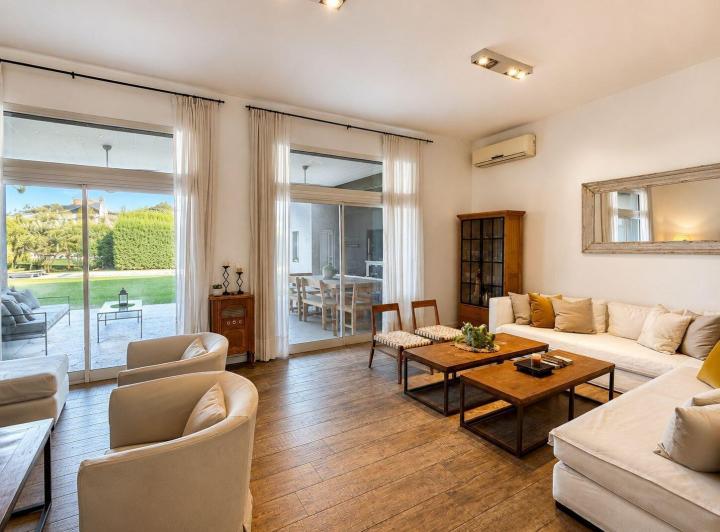 Casa · 317m² · 5 Ambientes · 2 Cocheras