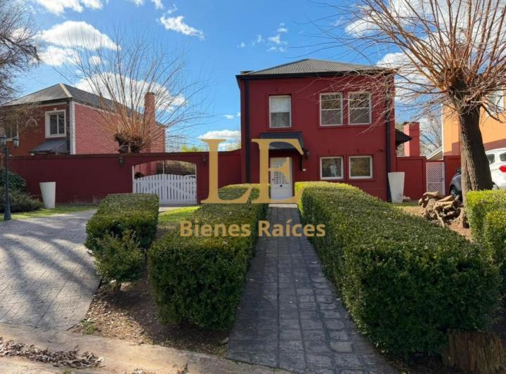 Casa · 170m² · 5 Ambientes · 4 Cocheras