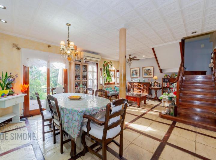 Casa · 190m² · 6 Ambientes · 2 Cocheras
