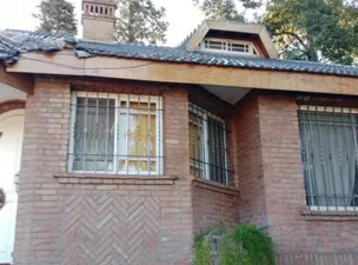 Casa · 350m² · 6 Ambientes · 2 Cocheras