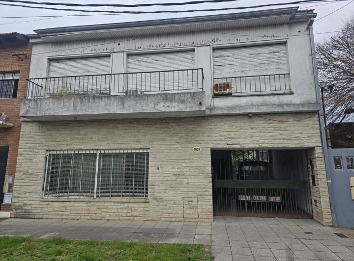 Casa · 223m² · 6 Ambientes · 1 Cochera