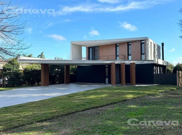 Casa · 204m² · 7 Ambientes