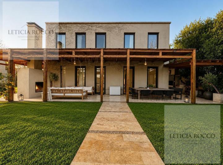 Casa · 500m² · 5 Ambientes · 3 Cocheras