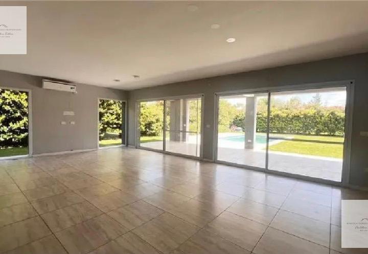 Casa · 307m² · 5 Ambientes · 2 Cocheras
