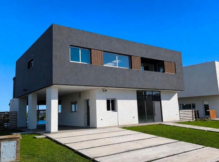 Casa · 219m² · 6 Ambientes