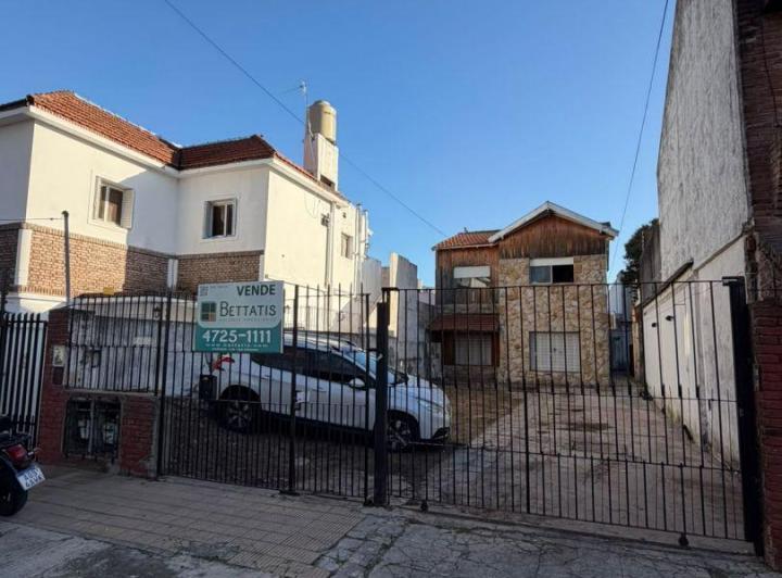 Casa · 145m² · 5 Ambientes · 4 Cocheras