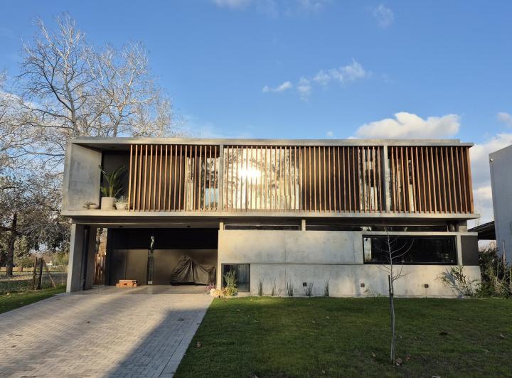Casa · 194m² · 5 Ambientes · 4 Cocheras