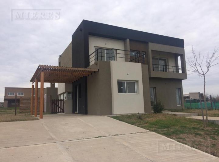 Casa · 188m² · 5 Ambientes · 2 Cocheras