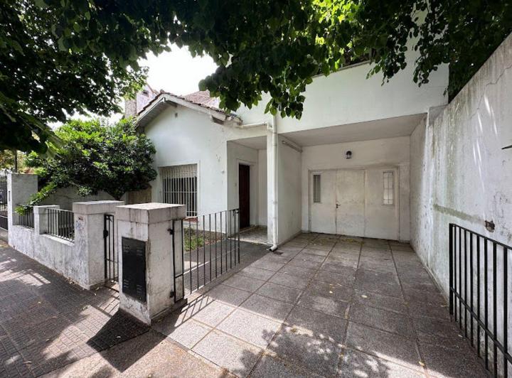 Casa · 260m² · 6 Ambientes · 3 Cocheras