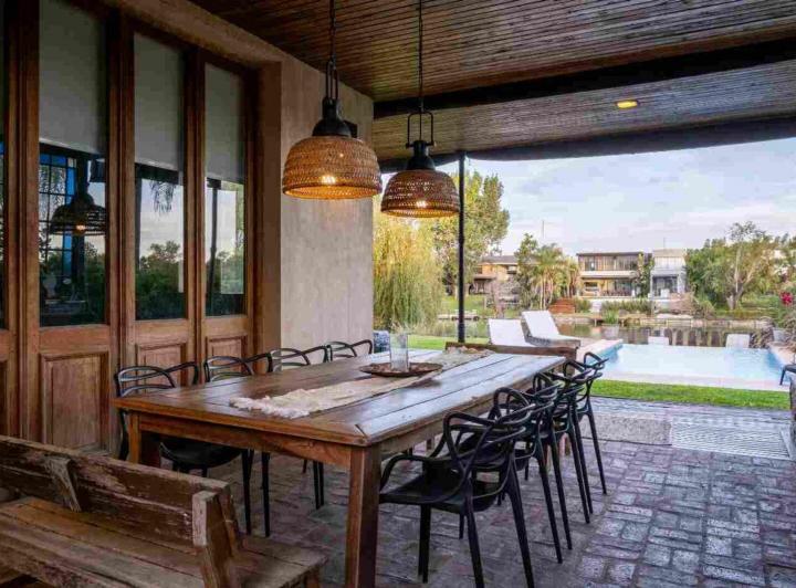 Casa · 300m² · 8 Ambientes · 2 Cocheras
